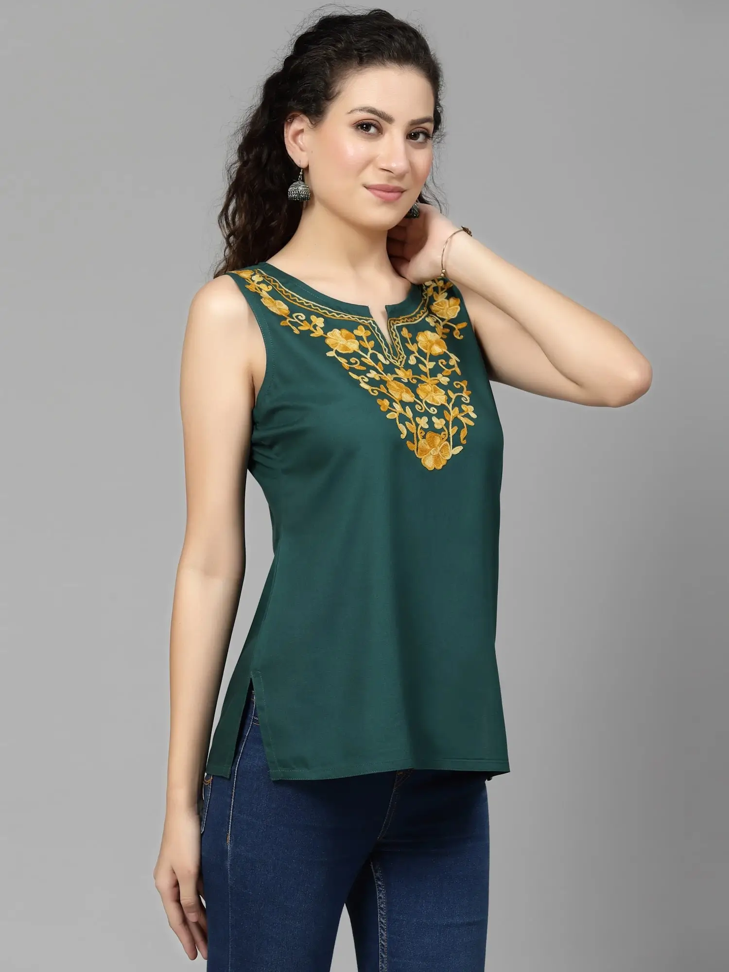 Green-Sleeveless-Aari-Short3.webp