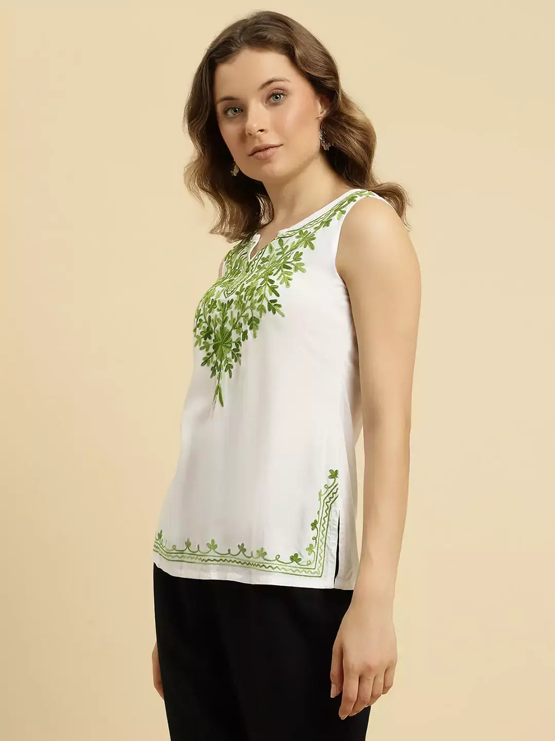 white-green-sleeveless2.webp