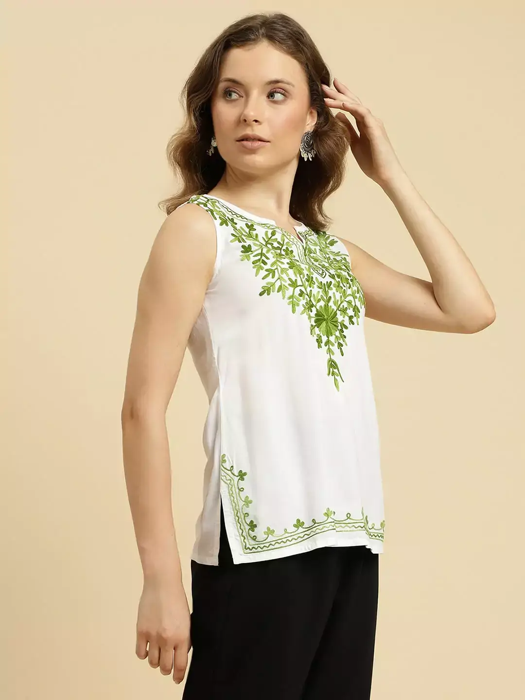 white-green-sleeveless4.webp