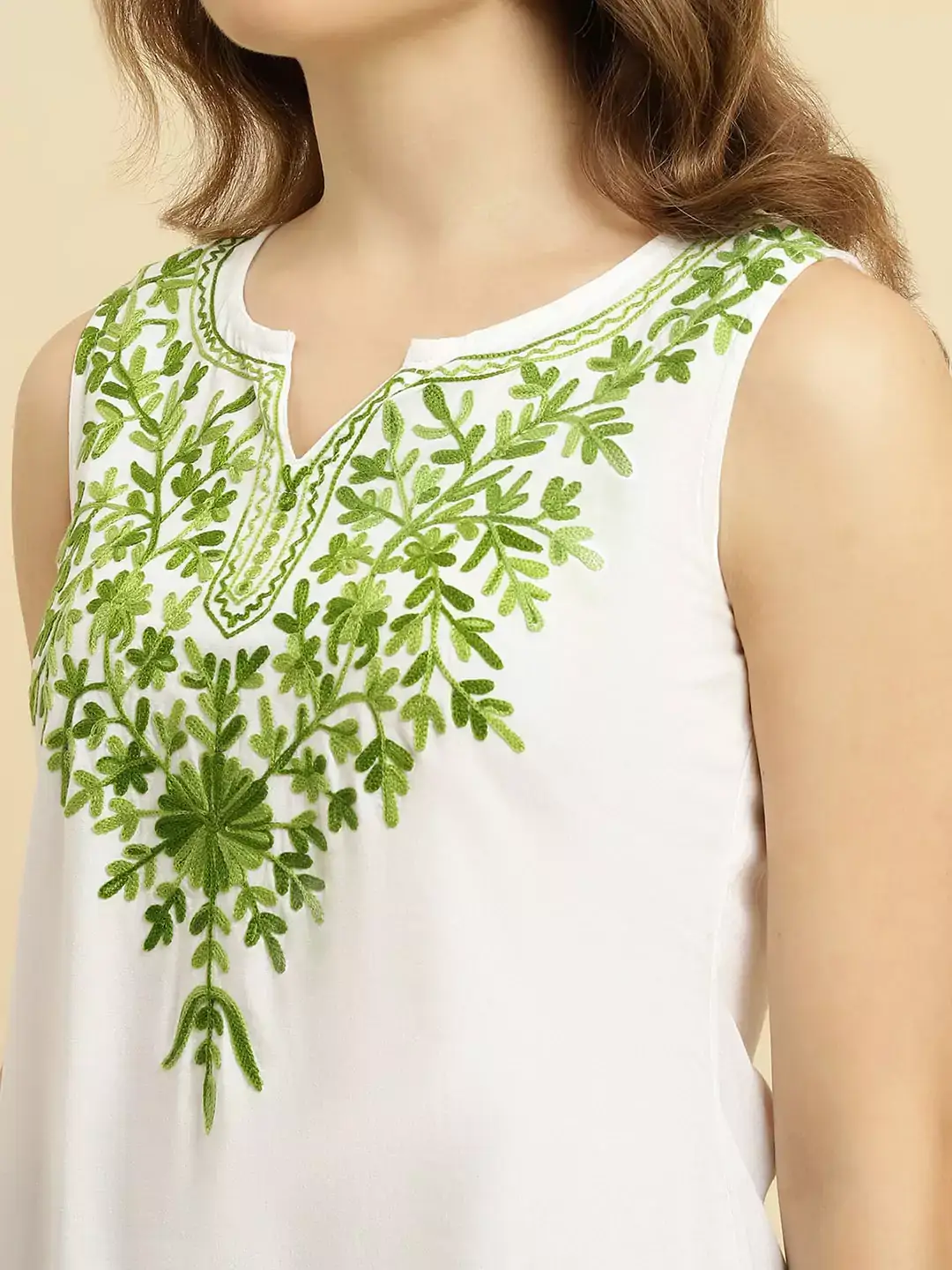 white-green-sleeveless7.webp